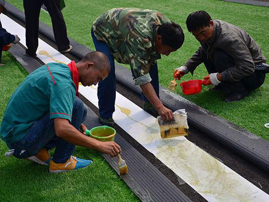 Keo dán cỏ nhân tạo