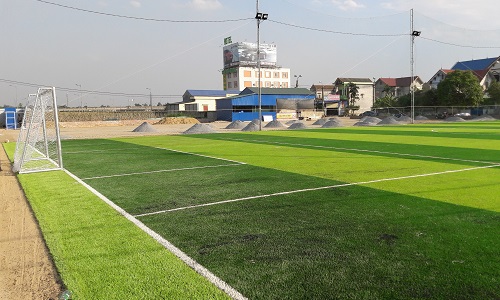 Thi công sân cỏ nhân tạo cho Anh Giao